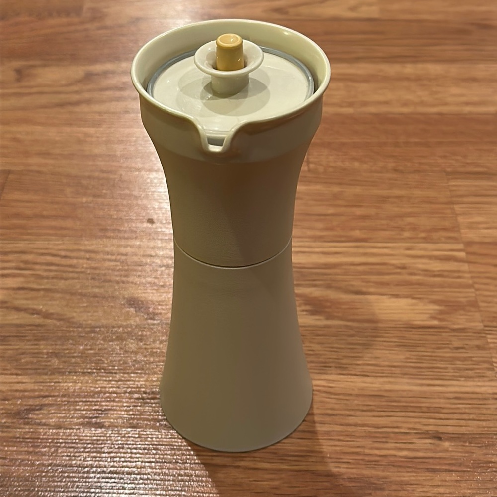 Vintage Tupperware Salad Dressing Cruet Oil/Vinegar Container 1246-16 MadeinUSA